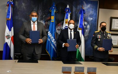 Ministro de Interior firma acuerdo con Banreservas para viviendas con tasa preferencial para agentes y pensionados de la institución