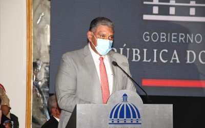 Ministro de Interior logra becas para militares y policías, incluye hijos y cónyuges, en universidades dentro y fuera del país