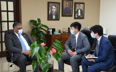 Ministro de Interior y Policía recibe directivos de Huawei Technologies Dominicana