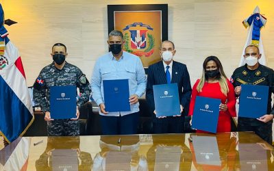 Firman convenios para especializar agencias de investigación de la Policía en análisis, investigación criminal y ciberseguridad