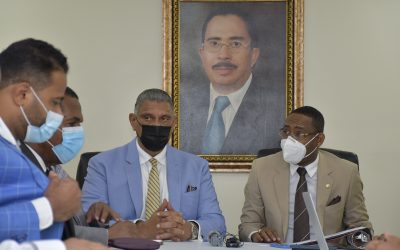 Ministro buscará consenso para que agentes PN entreguen arma concluido el servicio