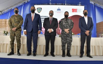 Sistema 9-1-1 hace entrega formal de 500 Car Kits a la Policía Nacional