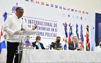 Ministro de Interior y Policía propone agentes entreguen armas concluido el servicio y reducción oficialidad