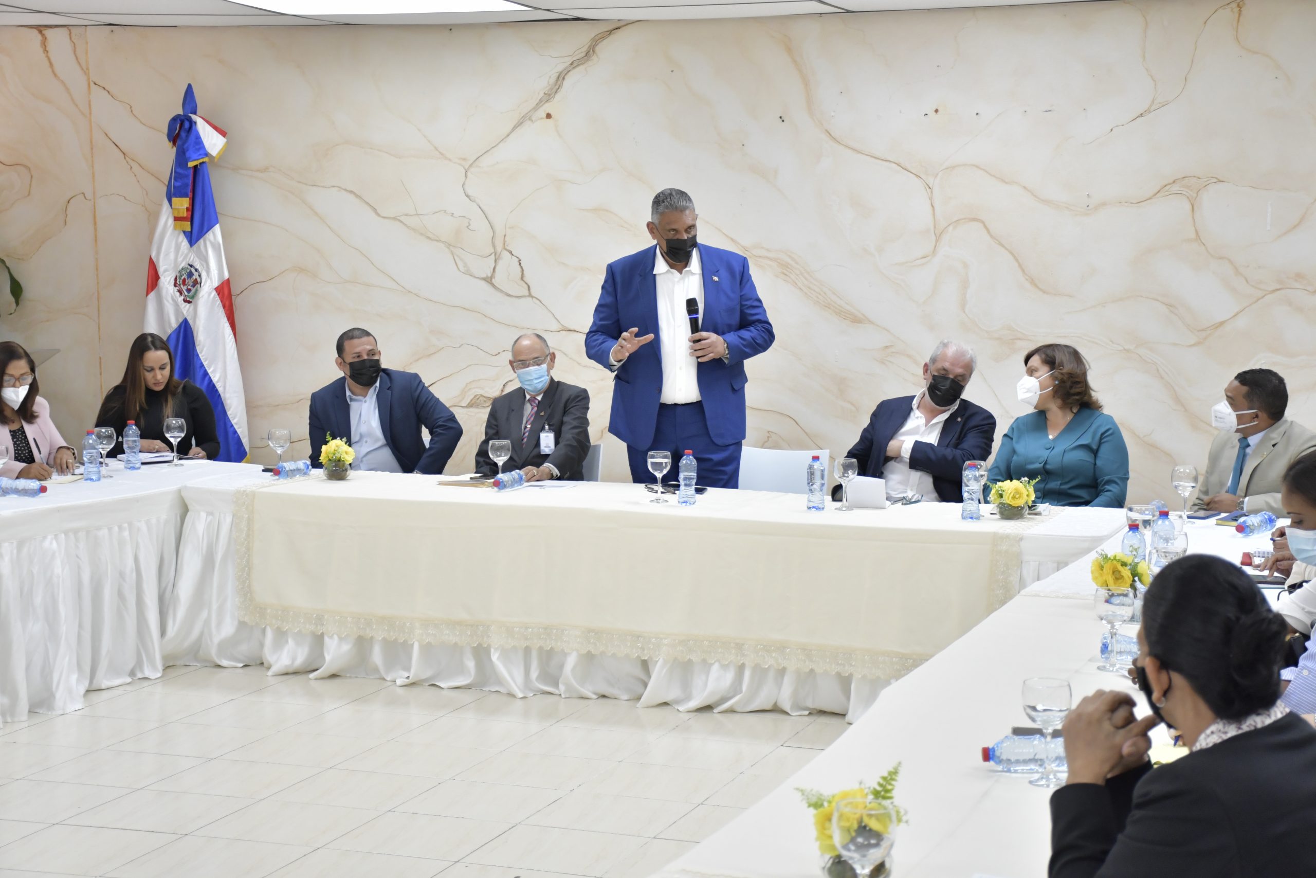 Interior y Policía entrega RD$95.6 millones para remozar locales de 15 ...