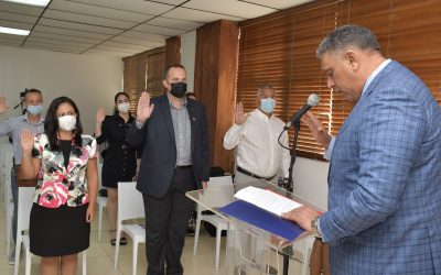 Interior y Policía juramenta a 24 extranjeros como dominicanos