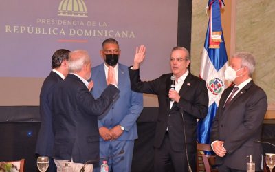 Presidente Abinader juramenta a Pepe Vila Comisionado Ejecutivo para la reforma policial