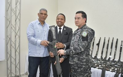 Fiscalía de Peravia entrega  a Interior y Policía 305 armas de fuego incautadas por la comisión de delitos