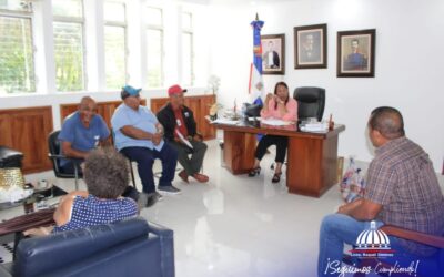 Gobernadora Monseñor Nouel se reúne con juntas de vecinos  en búsqueda de soluciones