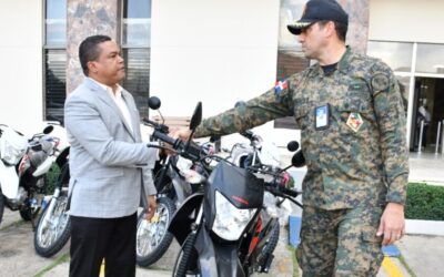 Ministerio de Interior y Policía dota de 10 motocicletas a la Policía Municipal del DN