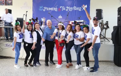 Gobernadoras entregan tarjetas bonos navideños