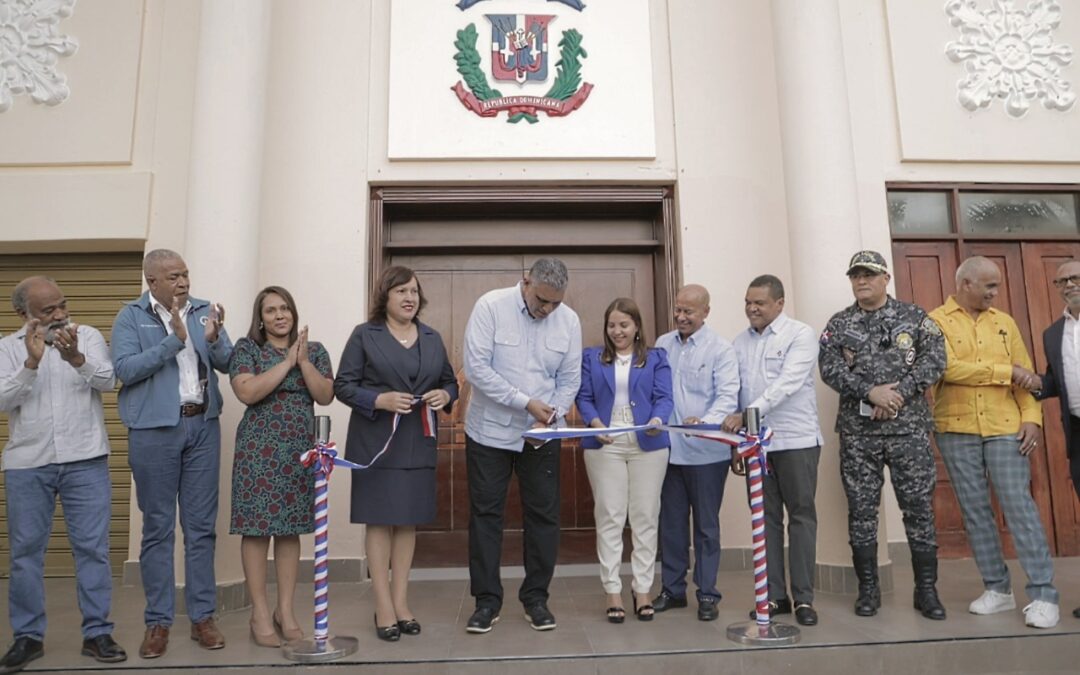 Interior y Policía entrega renovadas sedes gobernaciones El Seibo y La Romana; dotará más vehículos PN