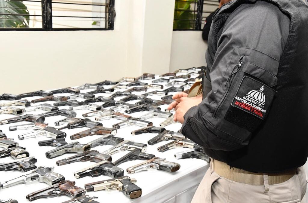 Interior y Policía y Ministerio Público sacan de las calles 503 armas de fuego en  Santiago