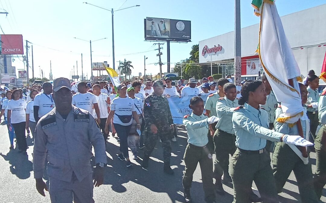 Autoridades,  estudiantes y comunitarios  Santo Domingo Este marchan por la paz