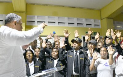 Ministro de Interior y Policía juramenta jóvenes que trabajarán por seguridad de habitantes en Loma del Chivo