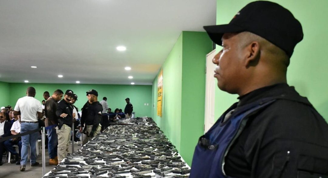 Interior y Policía recibe de Fiscalía DN 651 armas, la mayor cantidad entregada