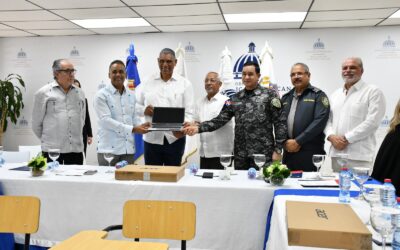 Interior y Policía recibe equipos del Minerd para escuela de entrenamiento policial