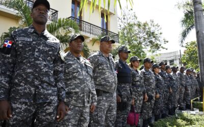 Policías vestirán de azul y su lema será “Proteger y Servir” en vez de «Ley y Orden»