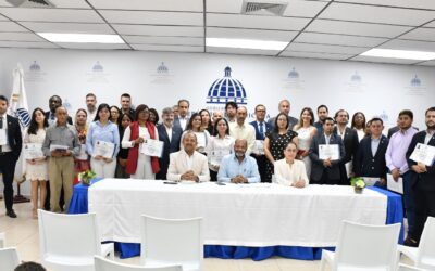 Interior y Policía entrega nacionalidad  a 38  extranjeros más