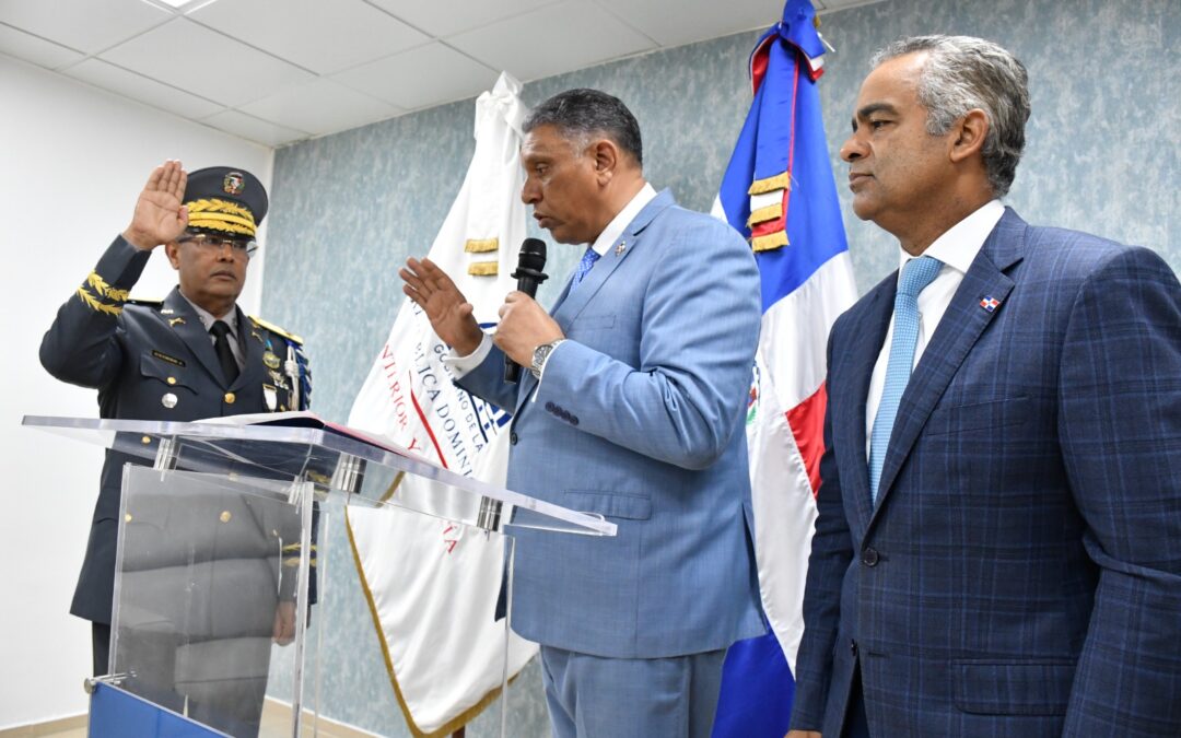 Ministro de Interior y Policía juramenta nuevo director PN y le exhorta asumir transformación