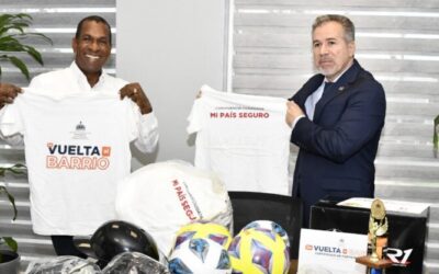 Ministerio de Interior y policía recibe del Banreservas útiles deportivo en apoyo a “De Vuelta al Barrio”