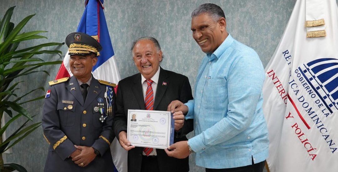 Entrenador y narrador de fútbol Jorge Rolando Bauger  asume nacionalidad dominicana
