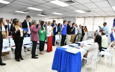 Más extranjeros nacionalizados asumen trabajar por seguridad del país