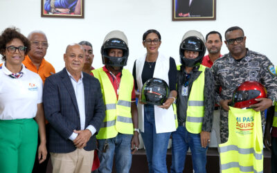 Autoridades capacitan motoconchistas sobre seguridad y prudencia al manejar para reducir accidentes