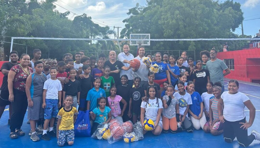 Ministerio de Interior y Policía fortalece vínculos con la juventud en visita al Club Deportivo y Cultural Iván Guzmán Klang