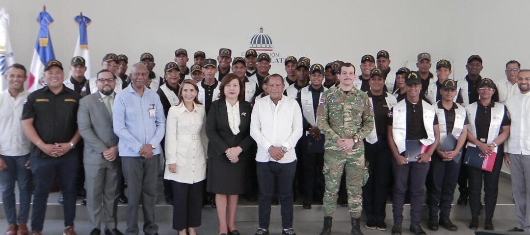 Escuela del Ministerio de Interior certifica a 70 policías municipales en Puerto Plata y Bonao