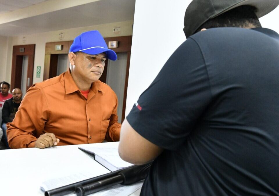 Interior y Policía entrega 210 licencias de traspasos de porte y tenencia armas de fuego