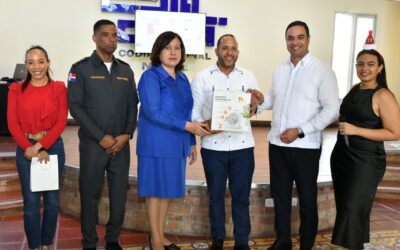 Entidades reconocen con festejo labor docentes reforma policial