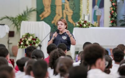 Ministerio de Interior y Policía imparte charla educativa sobre prevención e identificación de pandillas