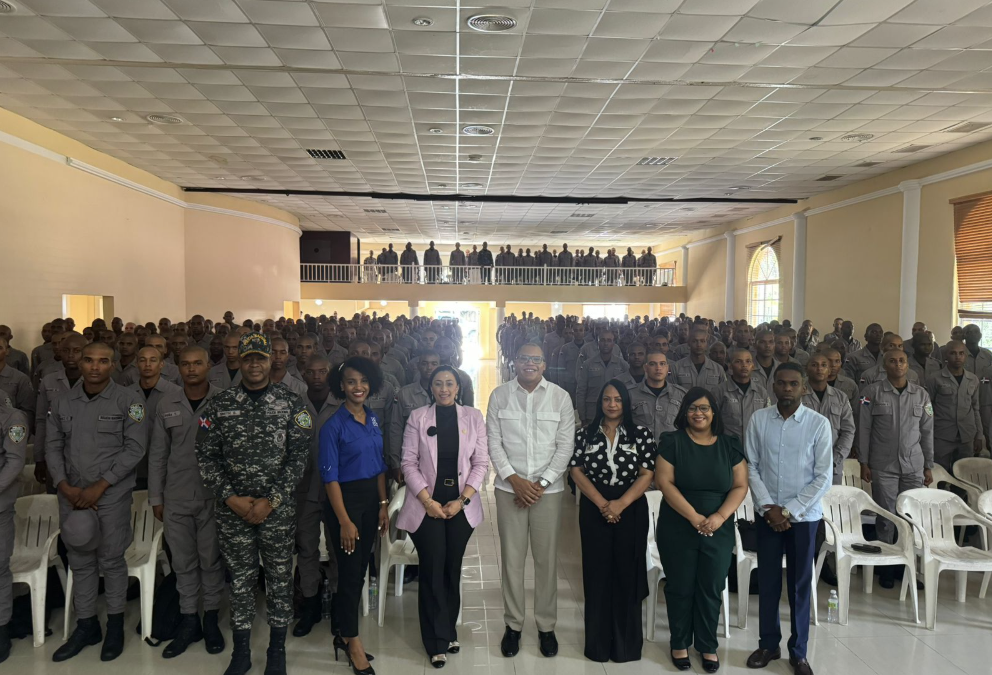 Ministerio Público imparte charla sobre trata de personas y tráfico ilícito de migrantes a 976 aspirantes a rasos PN