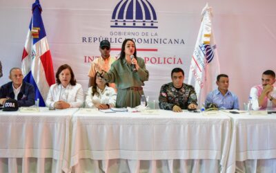 Ministra de Interior y Policía sostiene encuentro con habitantes de Cienfuegos en Santiago