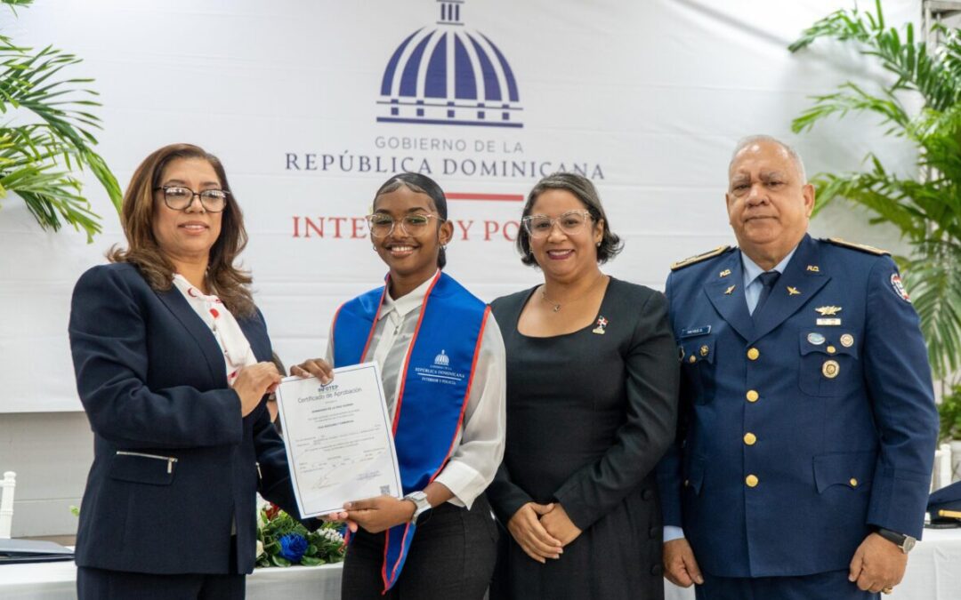 Interior y Policía gradúa 722 técnicos formados mediante escuelas vocacionales