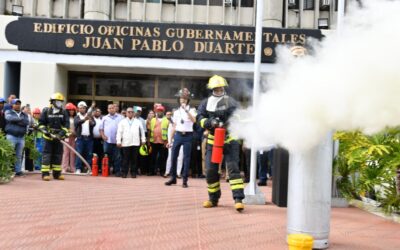 Interior y Policía previene sobre riesgos con apoyo de Cuerpo de Bomberos