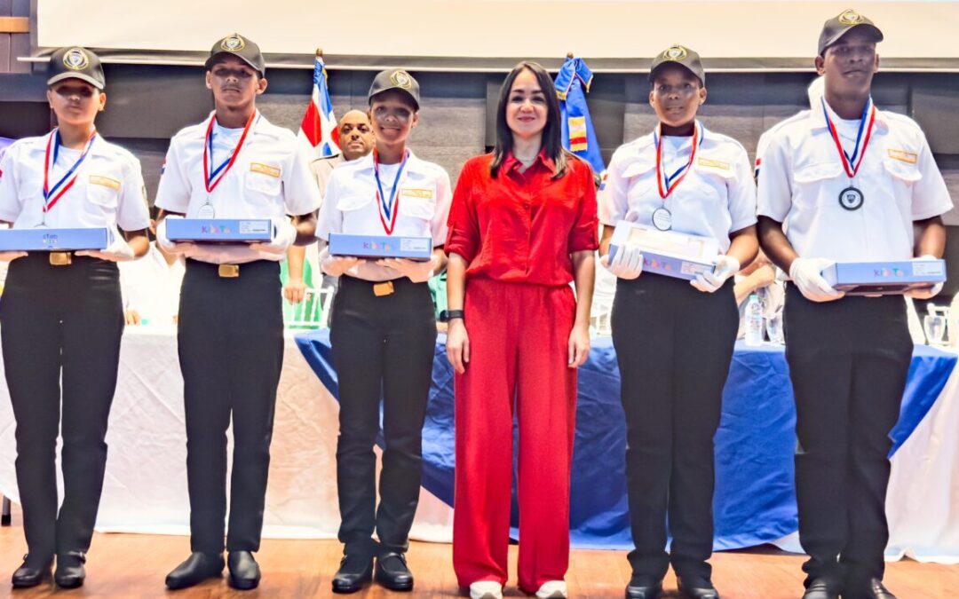 Juventud comprometida con la seguridad: 92 nuevos Policías Juveniles Comunitarios en Barahona