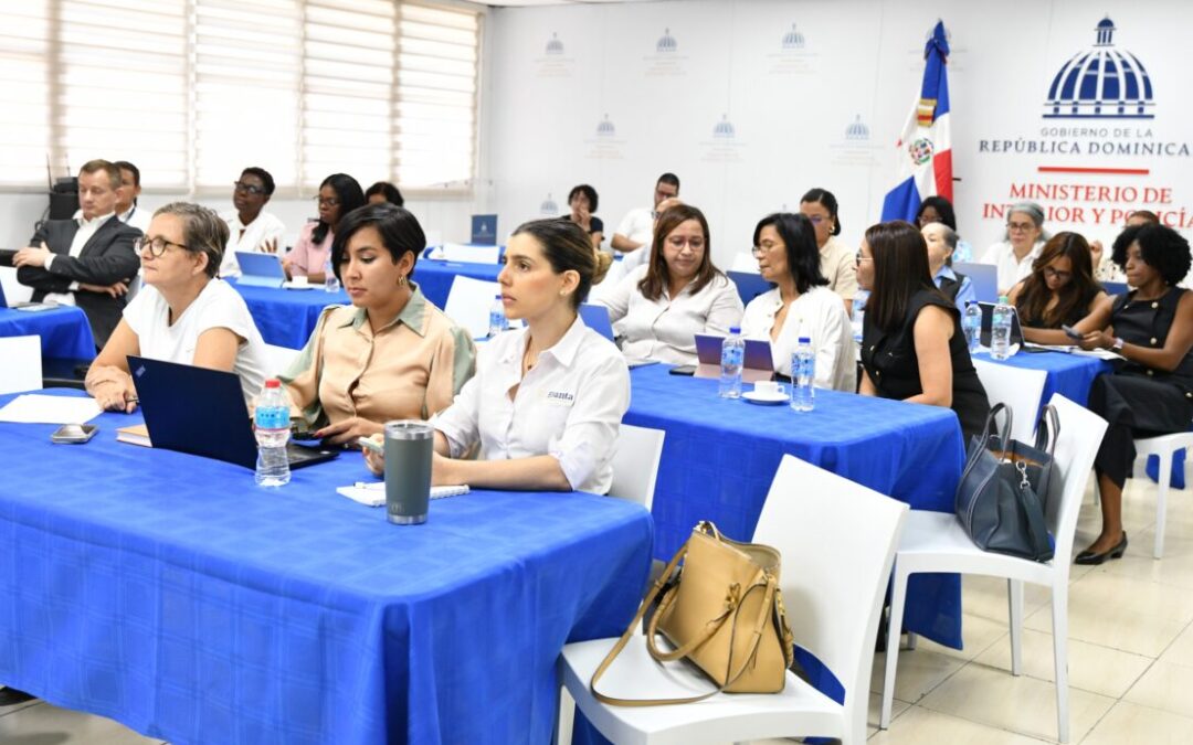 Interior y Policía capacita abogados sobre nuevo sistema de naturalización en línea