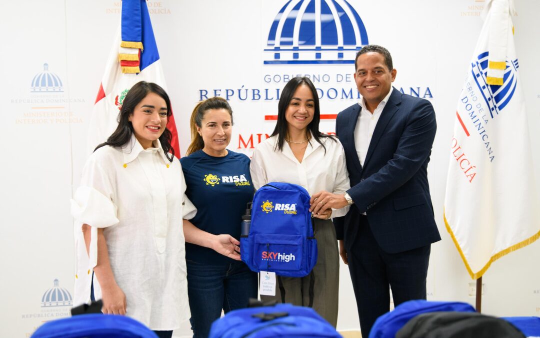 Sky High Dominicana y Risa Travel donan 2,000 kits escolares al Ministerio de Interior y Policía