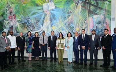 Comisión encabezada por ministra Faride Raful entrega a Fernández Anteproyecto de Ley Orgánica de la Policía Nacional