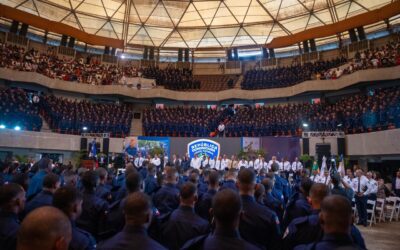 Gobierno gradúa 2,421 nuevos agentes formados bajo la reforma policial y con nuevo uniforme