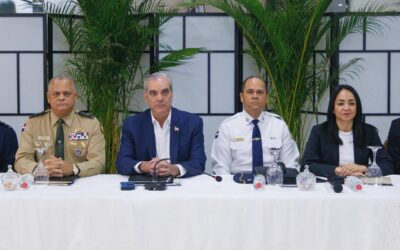 Ministra Faride Raful advierte sobre “cultura del desorden” y llama a ayudar primero antes de grabar.