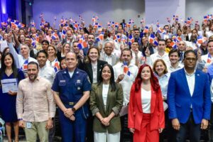 Ministra de Interior y Policía juramenta a 149 extranjeros que asumen nacionalidad dominicana